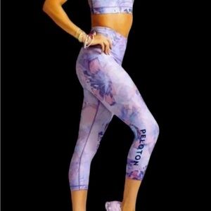 NWT Peloton Floral 2k Strappy Bra and Capri Leggings Set - Size M